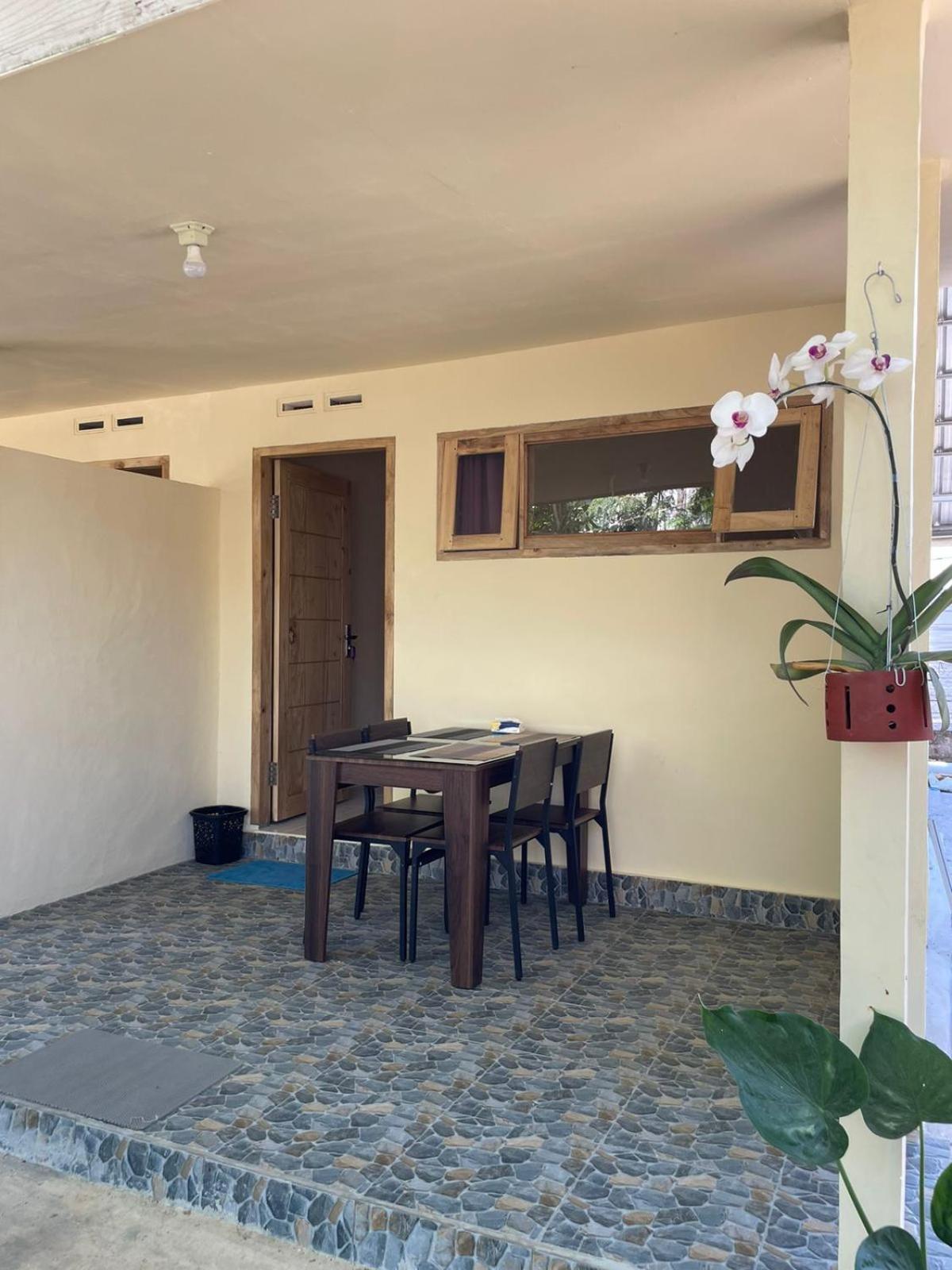 Rumah Kawan Senaru House Of Friend Exterior photo