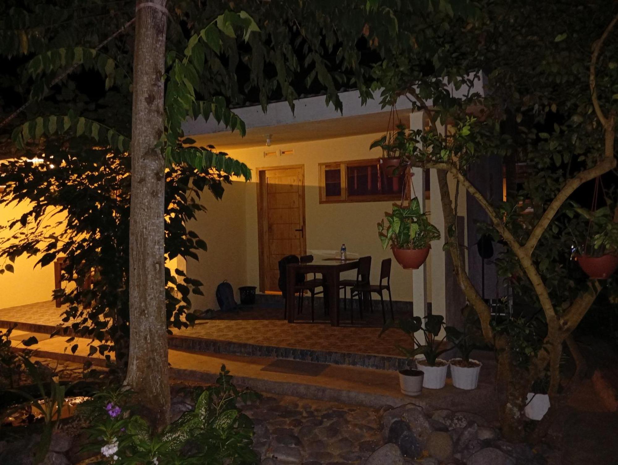 Rumah Kawan Senaru House Of Friend Exterior photo